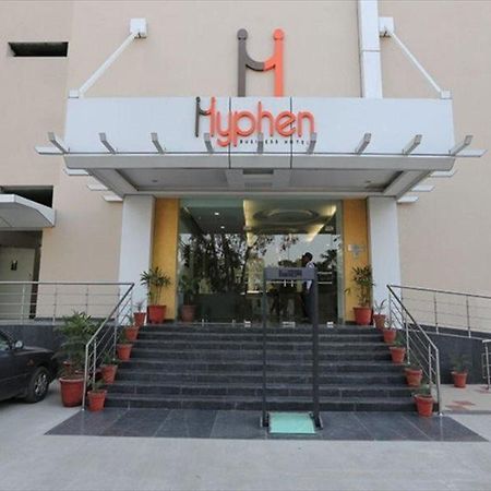 Hotel Hyphen Premier Meerut Esterno foto
